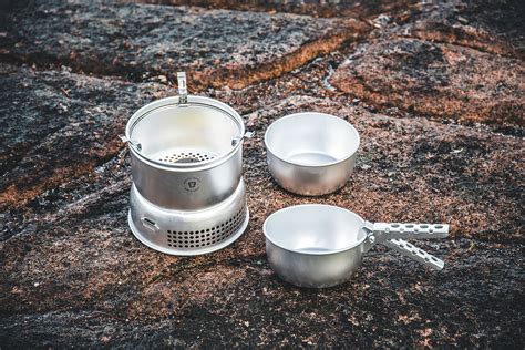 On my upcoming motorcycle camping trips this season, and one item that i've enjoyed playing with is the trangia spirit stove, or in my case, a chinese clone. Trangia myrskykeitin Ultralight 18cm ﻿27-1UL | Retkisetti.fi