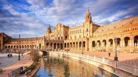 El artículo de eduardo inda: La Plaza de España de Sevilla, un abrazo al mundo