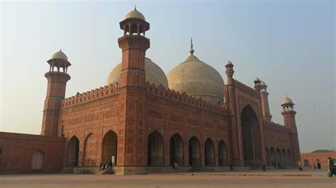 Looking for the best masjid wallpaper? Badshahi Mosque 4K UltraHD Wallpaper - backiee