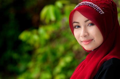 Biodiversity and natural attractions are everywhere in this. Beautiful malaysian woman | People of Malaysia | Pinterest ...
