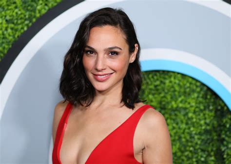 At age 18, she was crowned miss israel 2004. La foto en topless de Gal Gadot que estremeció instagram ...