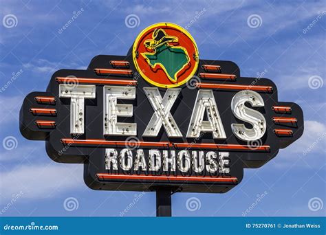 Muncie, in - Circa August 2016: Texas Roadhouse Restaurant Location