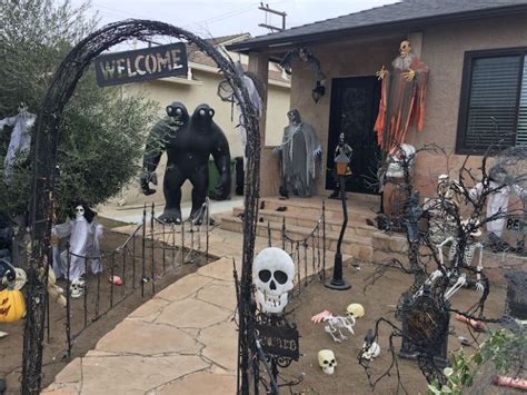 Where To See Halloween Decorations And Haunted Houses Around Los Angeles