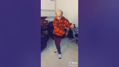 Men Disfrasado De Viejito Bailando Bien Shido Youtube