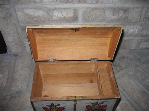 Simple puzzle box locking mechanisms, for beginners and advanced from experts. Antique Wooden Box Trunk w/ Locking Mechanism Item #948 ...