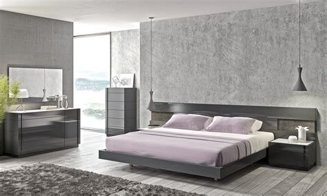 Jandm Furniture Braga Modern Grey Lacquer Bedroom Set King