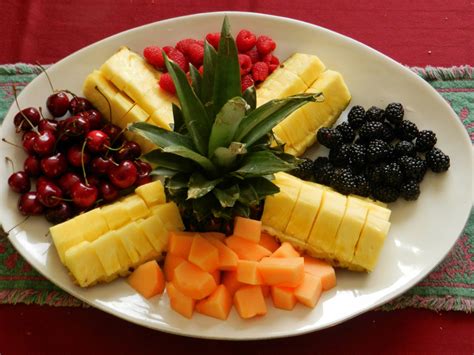 And.don't forget the fruit dip! EASY RECIPES CHRISTMAS FRUIT PLATTER | EASY RECIPES AND STUFF