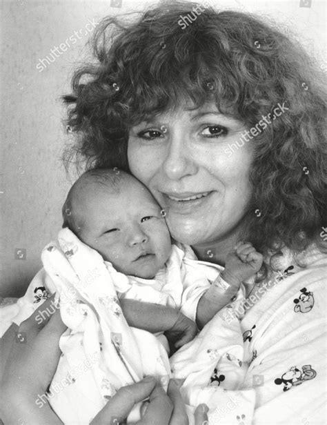 Fotos De Julie Walters Actress Her Baby Daughter Foto De Stock De