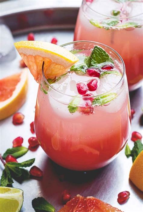 14 easy christmas cocktails to celebrate in good cheers easy christmas cocktail recipes