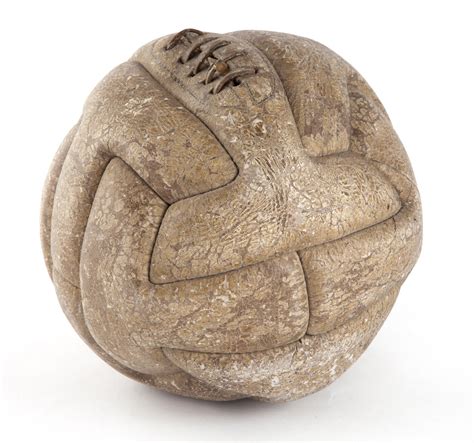 Per les imatges fetes el 1930 veieu category:1930. World Cup Final Football, 1930 - National Football Museum
