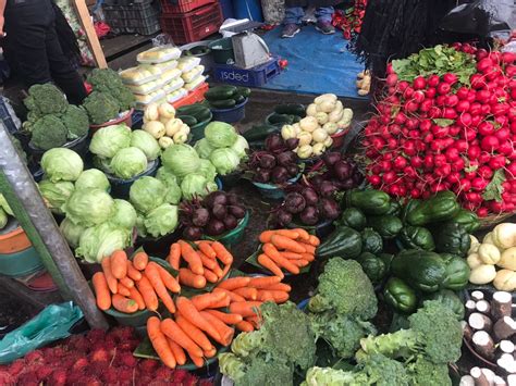 Precios de frutas y verduras varían en el mercado debido a la lluvia