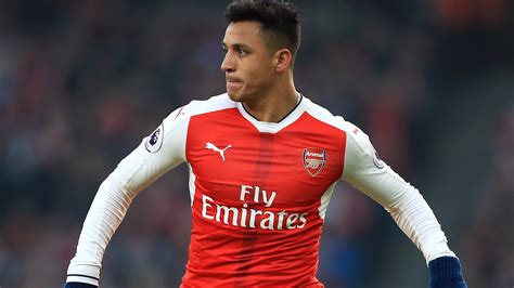 Sanchez Shakes Wenger Hand At Arsenal Training Itv News