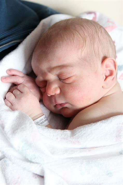 4.now it's time for his tummy, go around the umbilical cord, making sure it does not get wet. Birth story and newborn baby hospital pictures