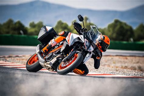 Is the 2020 ktm 1290 super duke r worth the upgrade? 2019 KTM 1290 Super Duke GT Motorcycle UAE's Prices, Specs ...