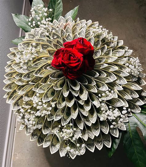 100 Dollar Money Bouquet for Birthdays, Holiday Presents, Graduation