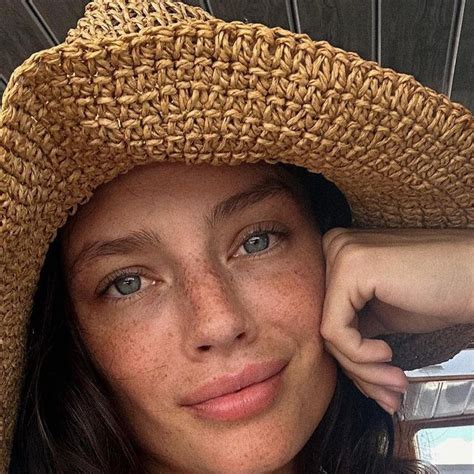 jess ☾ on instagram moms finally getting her freckles back 👌🏽 freckles women with freckles