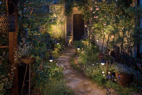 カメラマンが訪ねた感動の花の庭。イギリス以上にイギリスを感じる庭 山梨・神谷邸 Gardenstory ガーデンストーリー