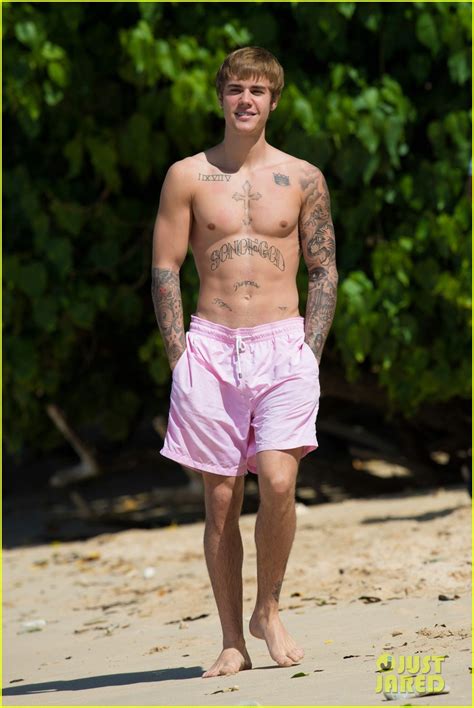 justin bieber s body is ripped in new shirtless beach photos photo 3833913 justin bieber