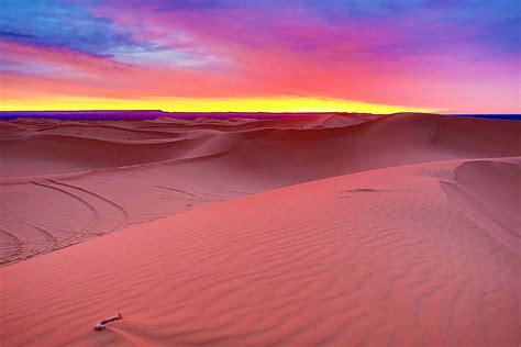 With an area of 9,200,000 square kilometres (3,600,000 sq mi), it is the largest hot desert in the world and the third largest desert overall. Sahara Desert Sunrise | Merzouga, Morocco | Travel Tips