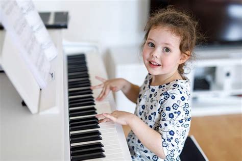 15 Easy Piano Songs For Kids And Beginners To Play