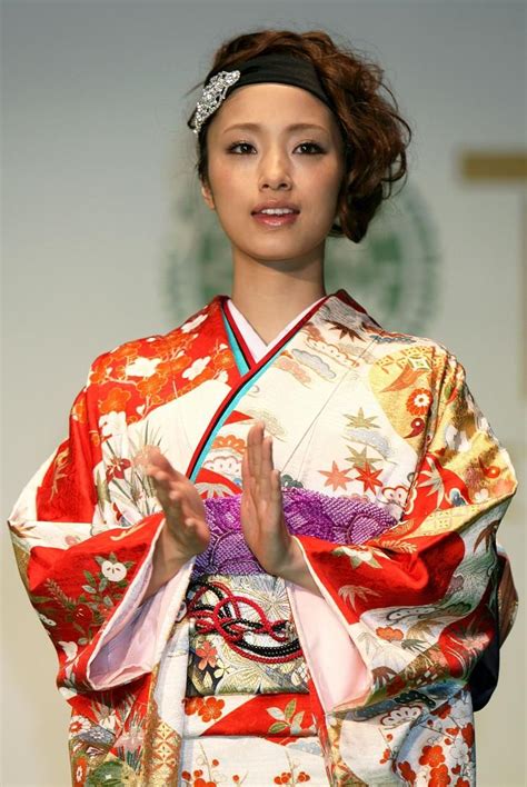 The Secret Language Of Kimonos Japanese Outfits Kimono Japanese Beauty