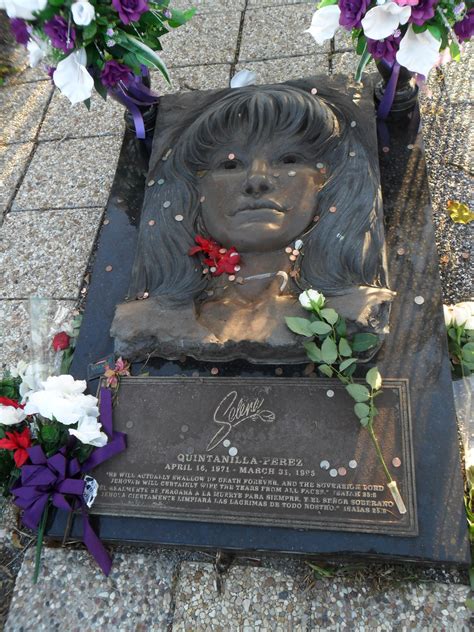 Gravesite Of Selena Quintanilla Perez C L Brit S Mortes Jeunes Photo
