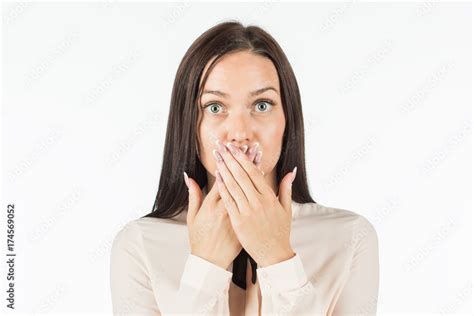 Foto Stock Keep Quiet A Frightened Woman Covering Her Mouth With Her