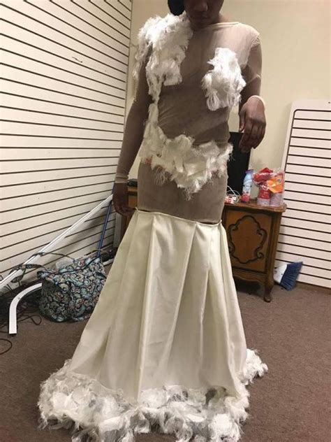 Prom Dress Disaster 18 Year Old Receives Horrific Dress The Night