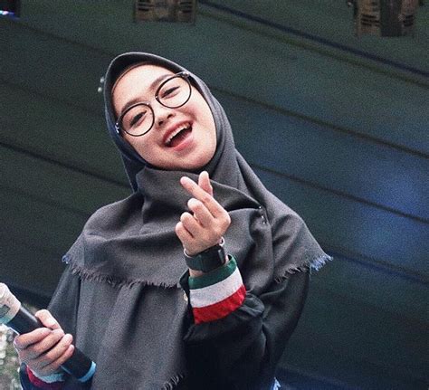 Ia merupakan adik kedua dari penulis sekaligus aktris oki setiana dewi. RICIS di Instagram "Ria Yunita, 23 tahun - Saranghaeyo" in ...