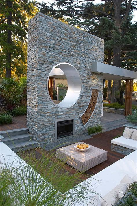 These brick, interconnecting paver stones are unique and ideal for highlighting the simple flowerbed and drawing the eye directly to the flowers and greenery planted inside. 30 Modern Landscape Design Ideas From Rolling Stone | Modern landscaping, Modern garden patio ...
