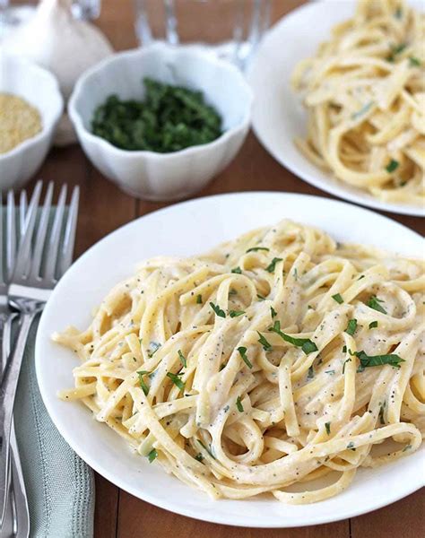 By sarah september 14, 2020. Creamy Vegan Garlic Pasta (Quick and Easy!) - Delightful ...