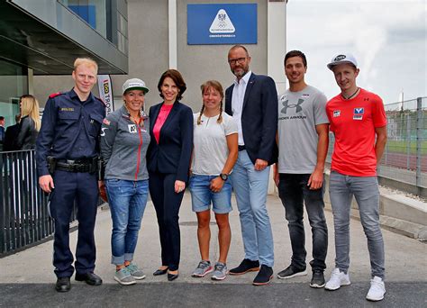 Edtstadler salzburg eyalet eski müdürü kızı il parlamentoda karl w. Im neuen Olympiazentrum in Linz können... - Karoline ...