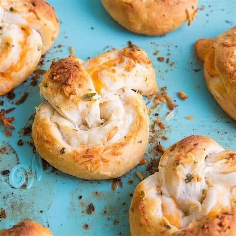 Easy Cheese Stuffed Garlic Knots The Kitchen Magpie