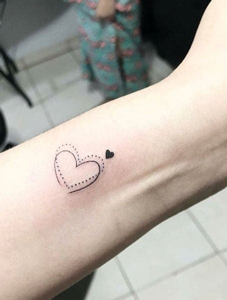 25 Passionate Heart Tattoos For Women The Trend Spotter