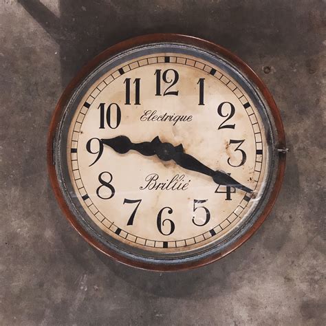 ‘brillie Train Station Clock In Sold Vitrine