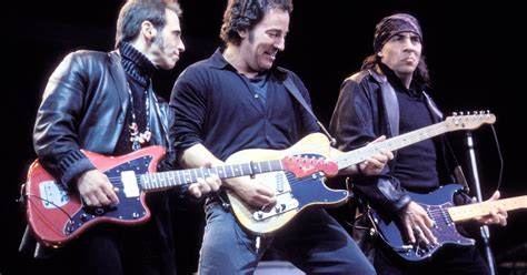 When the e street band were inducted into the rock and roll hall of fame in 2014, steven van zandt noted that the band maintained a huge worldwide fanbase, which he said was 'due, directly, to our leader's relentless striving for greatness, his insistence on our constantly evolving musical excellence and his continuing to write songs at an. 12 Best Springsteen Albums (Not Made by Bruce) | Rolling Stone