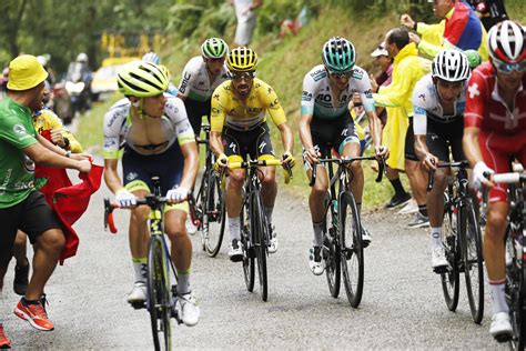 The 2021 tour de france will start in brest in brittany, on saturday, june 26 having originally been as ever, the grand finale and the crowning of the tour de france champion comes in paris on the. Tour de France 2019 : que font les coureurs lors de leur ...