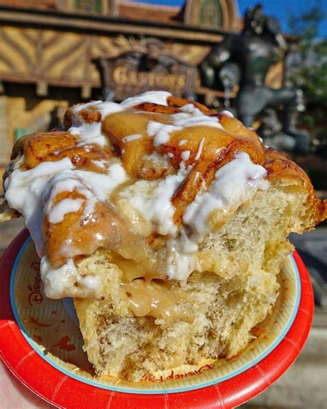 The Giant Cinnamon Roll At Gastons Tavern Is Out Of Control This