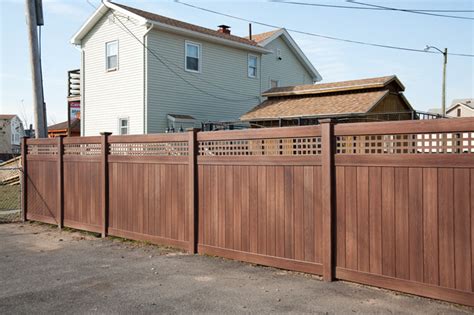 Are You Looking For A Wood Grain Vinyl Fence That Looks Great In The