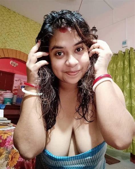 Huge Booby Desi Sexy Bhabhi Selfie Pics Femalemms