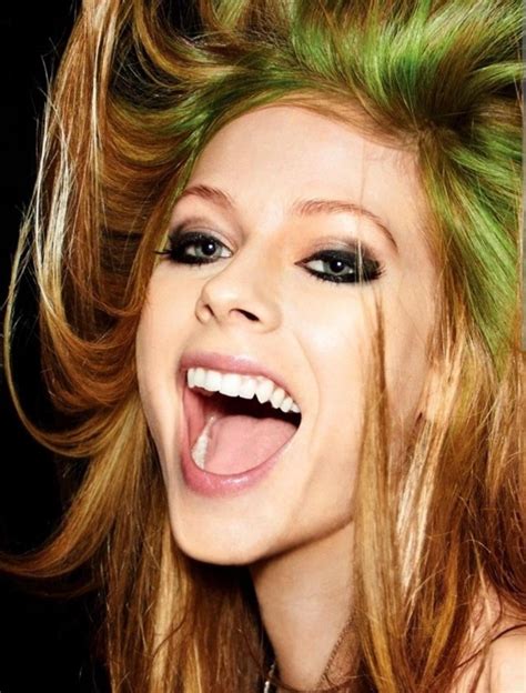Avril Lavigne She Loves To Open Her Mouth Rcelebritymouths