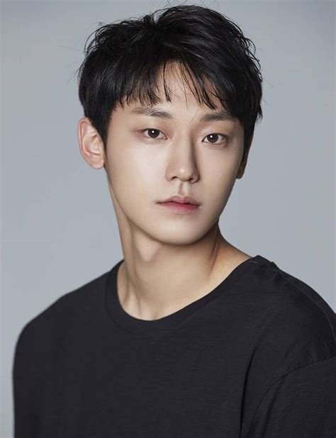 Actor Lee Do Hyuns Agency Responds To Allegations Of Lovestagram And