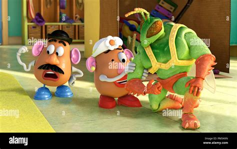 Toy Story 3 L R Mr Potato Head Mrs Potato Head Twitch © Disney