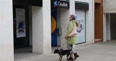 Spanish Banks Reopen Branches With Staff Gradually Returning To Work In