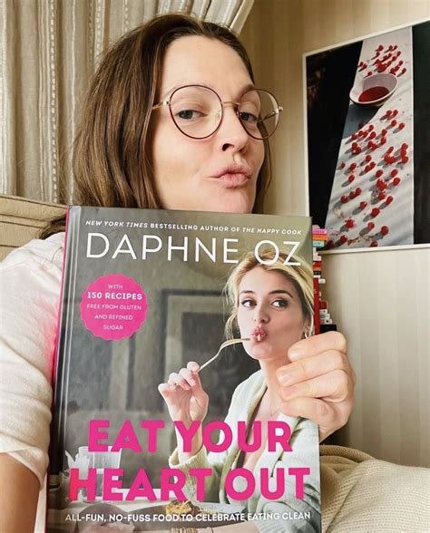 Bookrecosfromcelebs On Twitter Drewbarrymore Reading “eat Your Heart Out” By Daphneoz