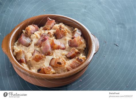 Transfer potatoes to a separate large mixing bowl, add butter chunks to potatoes, and season with salt and black pepper. Mashed Potatoes In Spanish - Mashed Potato Omelette Recipe How To Make Mashed Potato Omelette ...