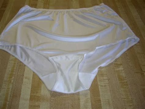 Vintage Lingerie Vanity Fair Full Cut Panties Size 7 White Nylon 099