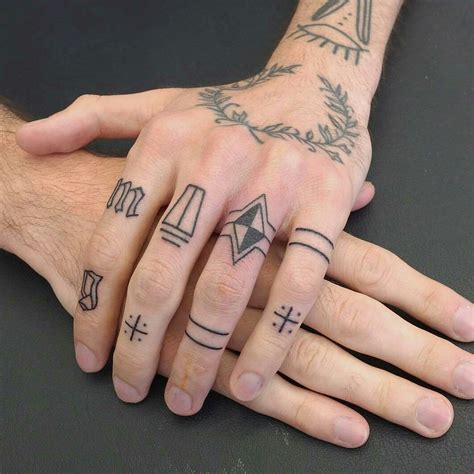 60 Ideas De Tatuajes En Los Dedos Para Hombres