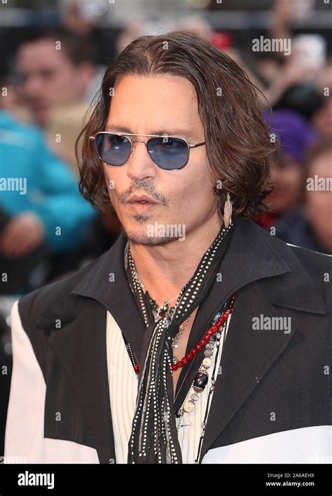 Johnny Depp Attending The Uk Film Premiere Of Dark Shadows Hi Res Stock