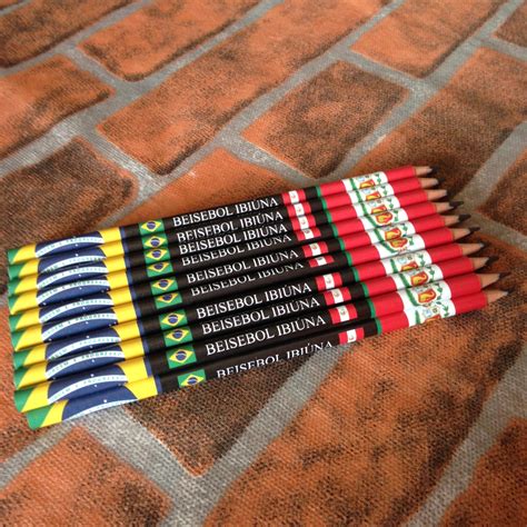 Acompanhe brasil x peru ao vivo pelo copa américa a partir das 20h00 (de brasília) com só aqui no futebol play hd você não vai perder nenhum lance da partida entre brasil e peru grátis sem. Lápis Personalizado do Brasil e Peru no Elo7 | RT ...